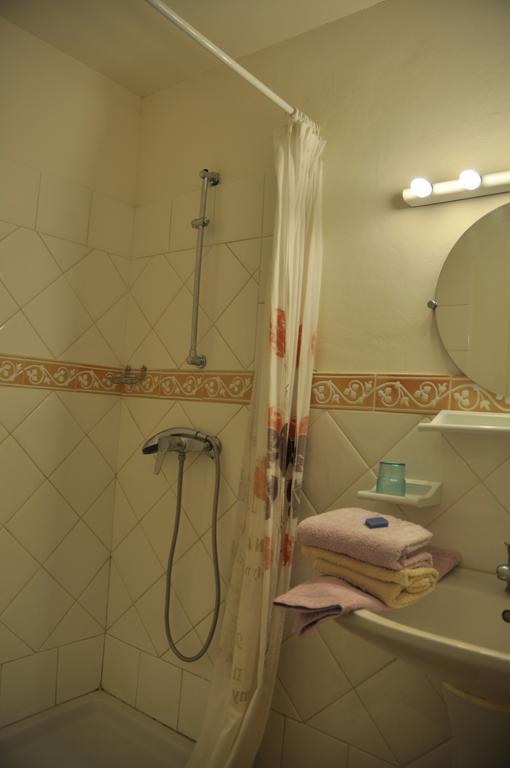 Le Petit Labouret Hotel Revest-du-Bion Kültér fotó