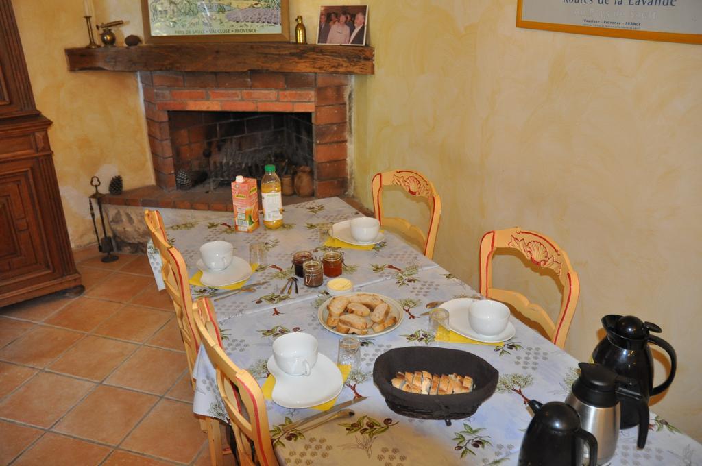 Le Petit Labouret Hotel Revest-du-Bion Kültér fotó